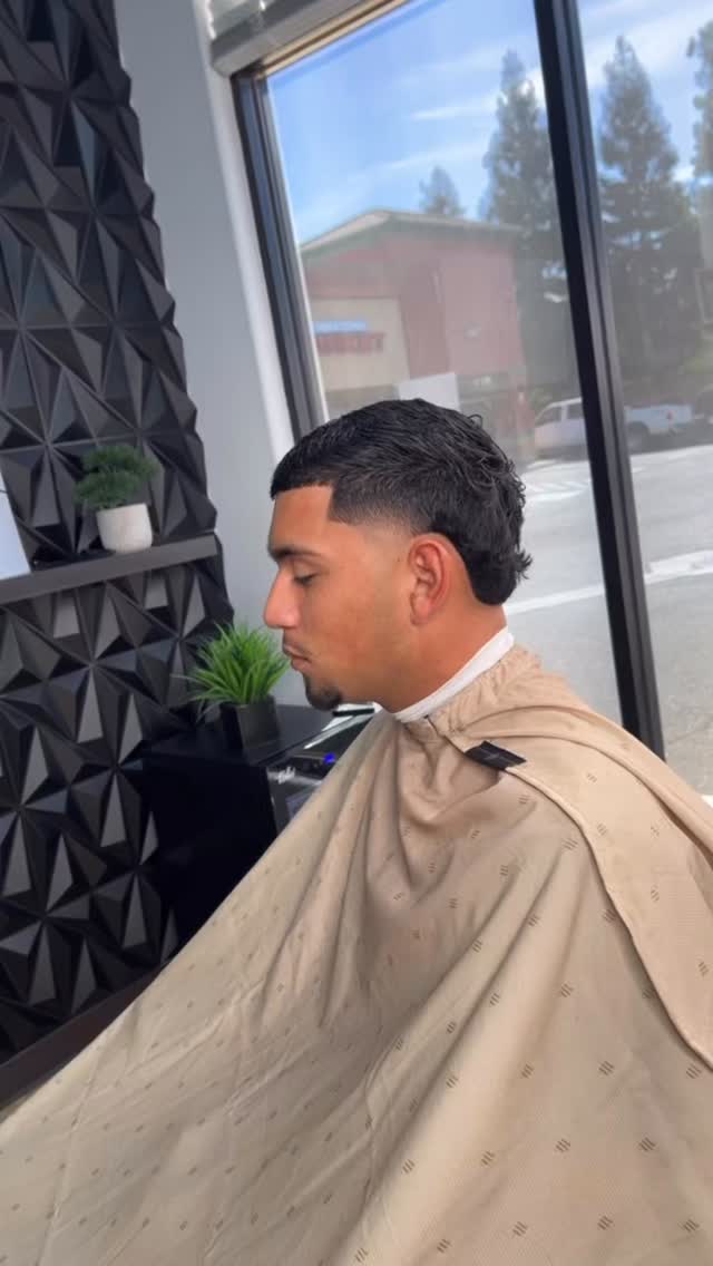 Cardi Gallery image 3